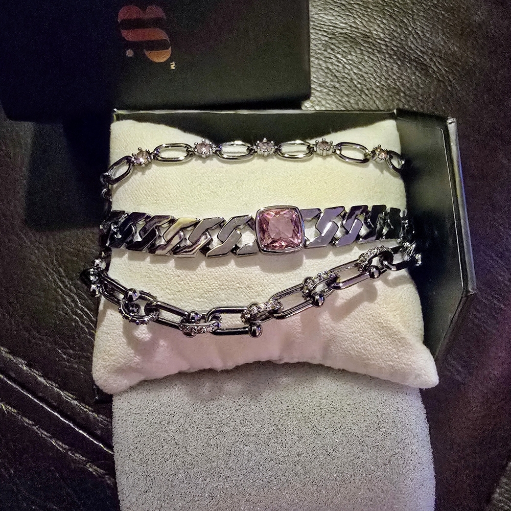 It's all in the details darling, luxe bracelet